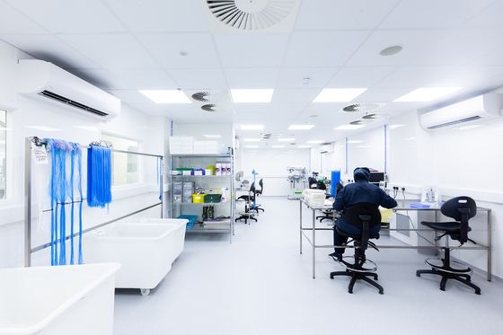 Controlled Manufacturing Process ISO 8 Clean Room with Epoxy Floor and PLC Control